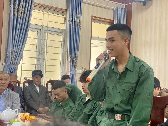 Phường Đức Thuận: Gặp mặt thanh niên lên đường nhập ngũ năm 2023 và quân nhân hoàn thành nghĩa vụ trở về địa phương năm 2023