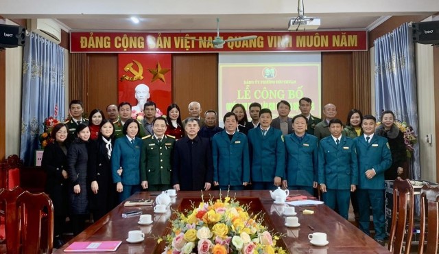 Đảng ủy phường Đức Thuận tổ chức lễ công bố Quyết định thành lập chi bộ quân sự phường